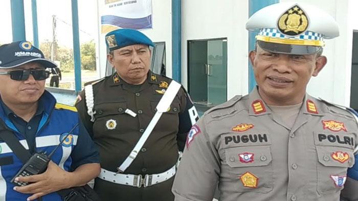 Kanit-PJR-Jatim-6-AKP-Puguh-Winarnousai-Giat-Razia-ODOL-Tol-Ngawi-Kertosono.jpg