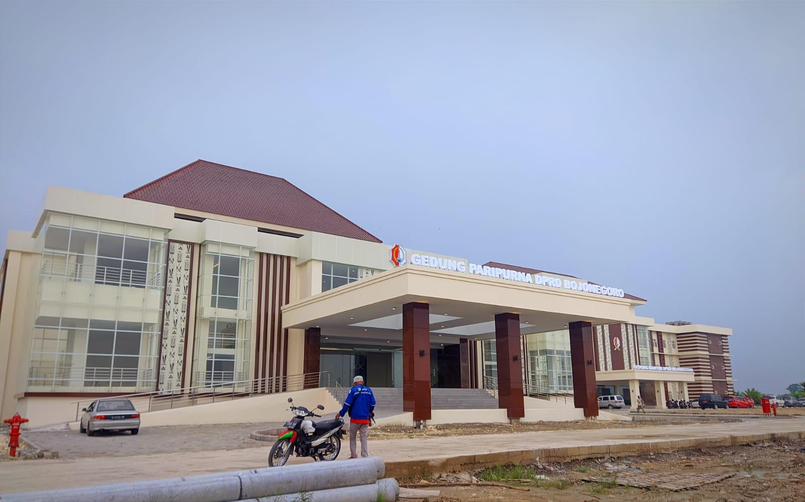 Kantor-DPRD-Bojonegoro-tampak-depan.jpg