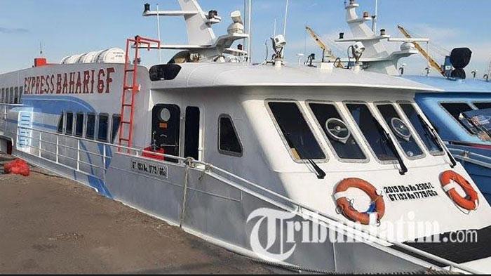 Kapal-Express-Bahari-yang-melayani-penyeberangan-Gresik-ke-Pulau-Bawean.jpg