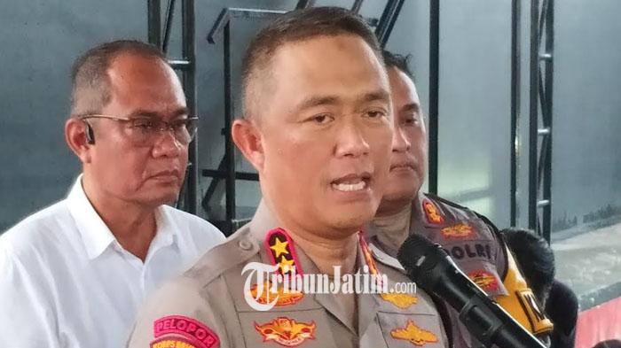 Kapolda-Jatim-Irjen-Pol-Imam-Sugianto-berikan-keterangan.jpg
