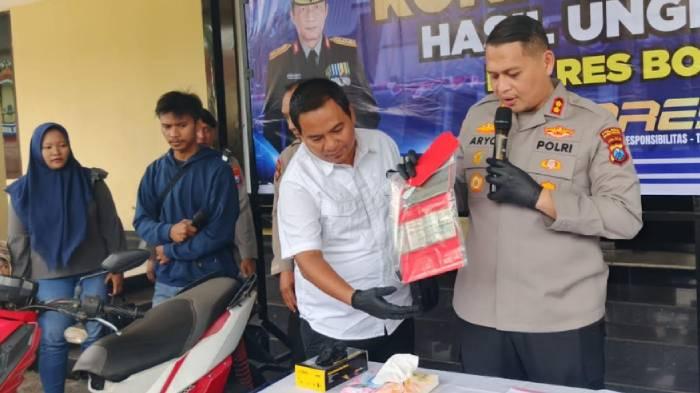 Kapolres-Bondowoso-AKBP-Aryo-Dwi-Wibowo-didampingi-Kasat-Reskrim-Iptu-Wawan-Triono.jpg