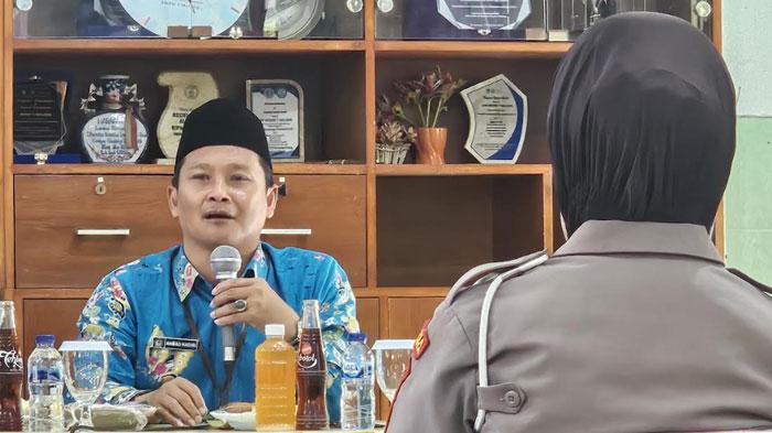 Kasi-Bimas-Islam-Kemenag-Kota-Malang-Ahmad-Hadiri-soal-pernikahan-dini.jpg