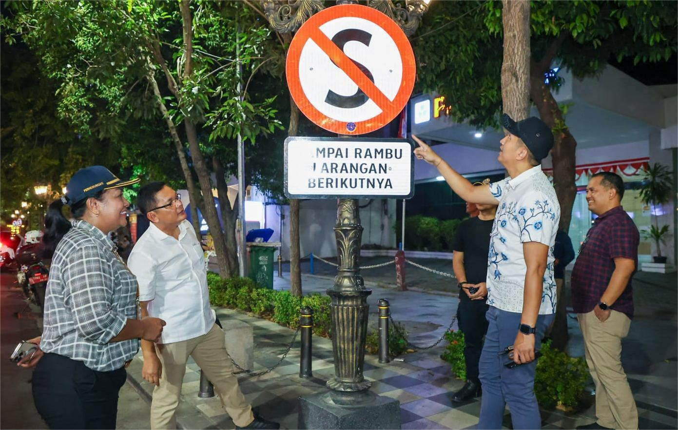 Kawasan-Jalan-Tunjungan-Surabaya-yang-kini-dilakukan-penataan-parkir.jpg