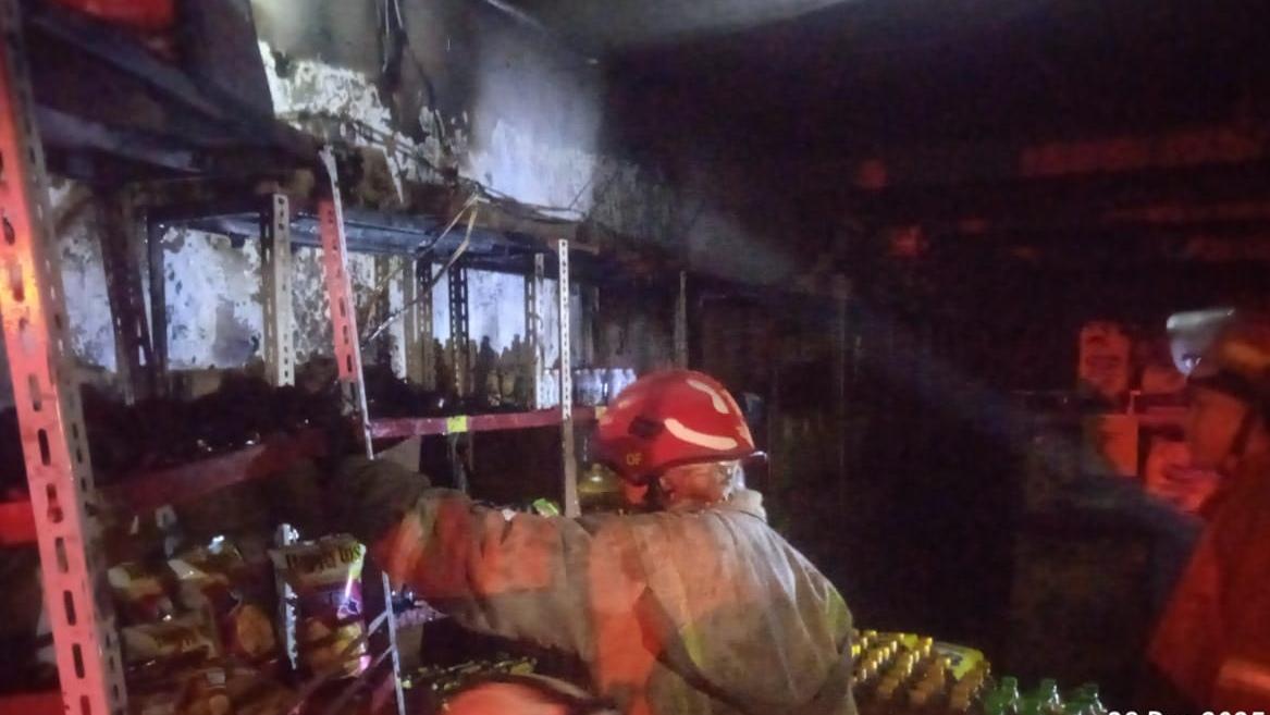 Toko Raja Cuan di Peterongan Jombang Terbakar, Barang Dagangan Hangus Dilalap Api