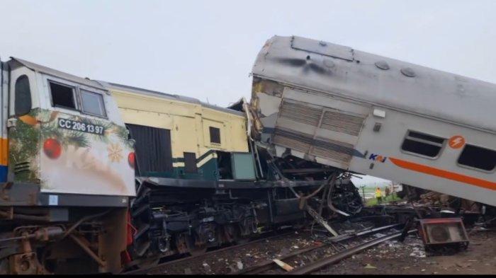 Kecelakaan-2-kereta-api-KA-Turangga-dengan-KA-Baraya-terjadi-di-Bandung-tiga-orang-meninggal.jpg