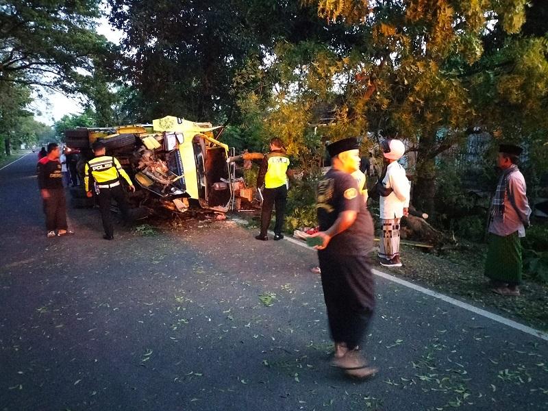 Kecelakaan-Tunggal-di-Jalur-Ponorogo-Trenggalek-Telur-5-Ton-Tercecer.jpg