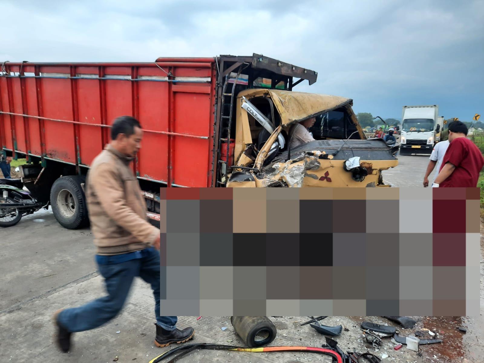 Ngerinya Kecelakaan Adu Moncong Dua Truk di Tuban, Sopir Terjepit Kabin, Dua Orang Luka