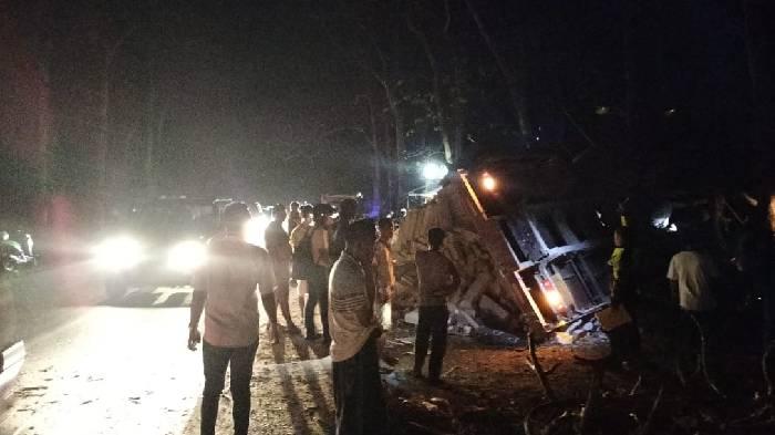 Kecelakaan Maut di Bangkalan, Bapak dan Anak Tewas Usai Motor Ditabrak Truk Tronton Rem Blong