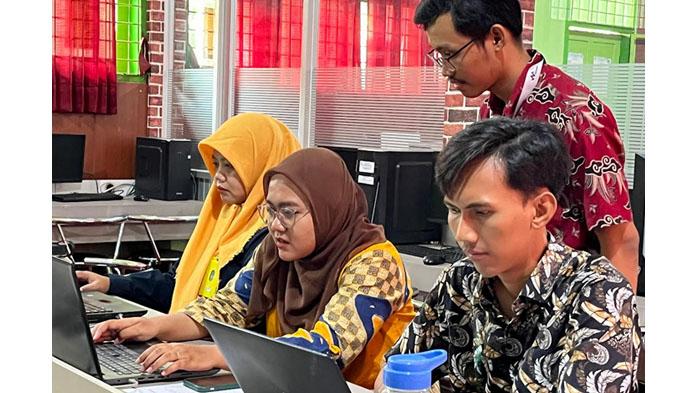 Kegiatan-pelatihan-TI-oleh-Jagoan-Hosting-kepada-belasan-guru-SMK-Negeri-12-Kota-Malang.jpg
