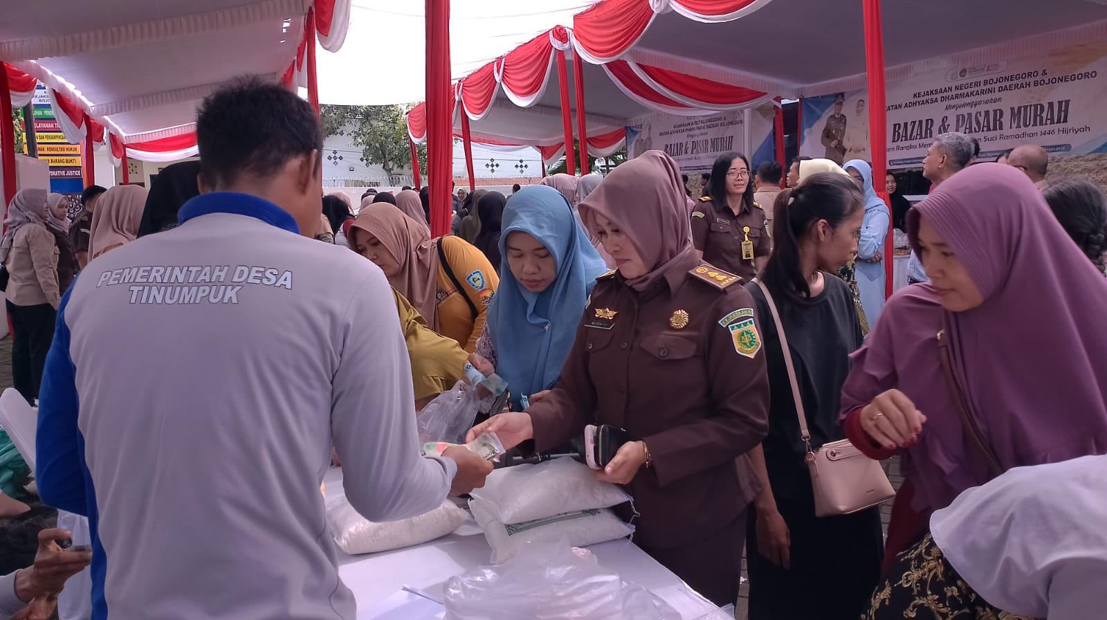 Kejari-Bojonegoro-gelar-pasar-murah-saat-Ramadan.jpg