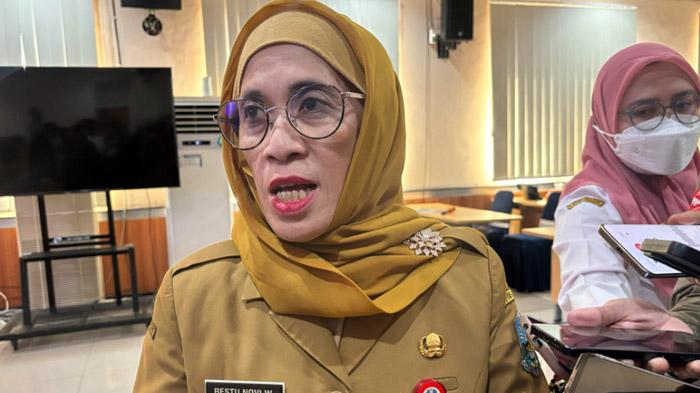 Kepala-Dinas-Sosial-jatim-Restu-Novi-Widiani-dorong-pemkabpemkot-di-Jatim-segera-mengkroscek-data.jpg