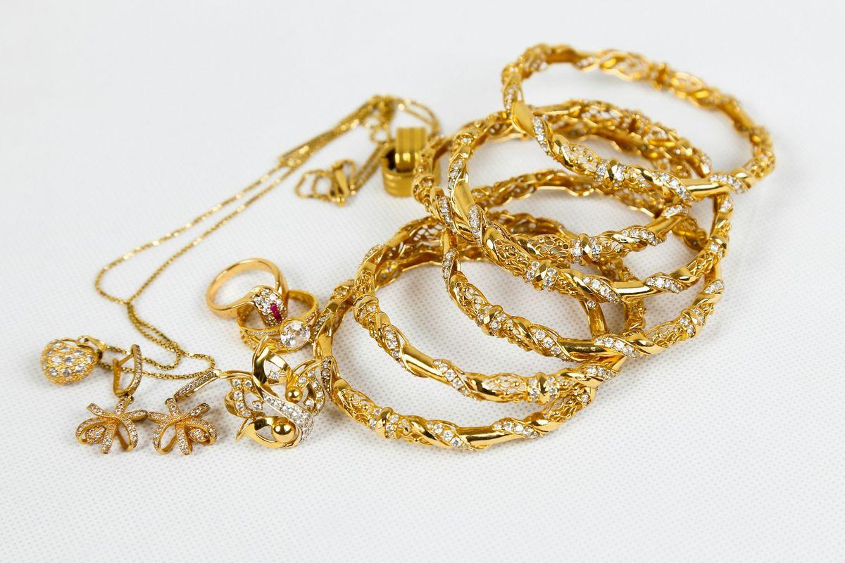 Ketika Ibu Angkat Laporkan Anak yang Curi Emasnya untuk Beli iPhone 11 Pro