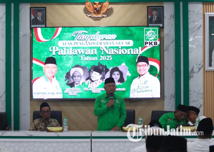 Ketua-DPC-PKB-Tuban-Miyadi-menyampaikan-sambutan-dalam-acara-tasyakuran-gelar-pahlawan.jpg