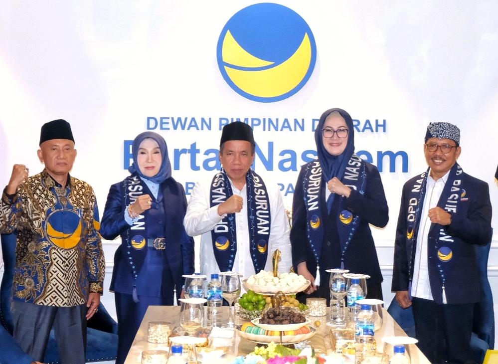 Ketua-DPW-Nasdem-Jatim-Lita-Mahfud-Arifin-bersama-bacabup-gus-mujib.jpg