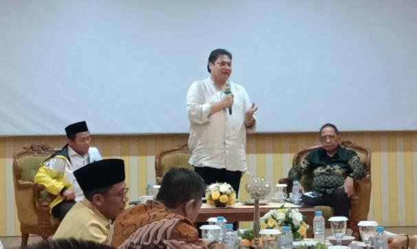 Ketua-Umum-Partai-Golkar-Airlangga-Hartarto-saat-kegiatan-di-Kantor-DPD.jpg