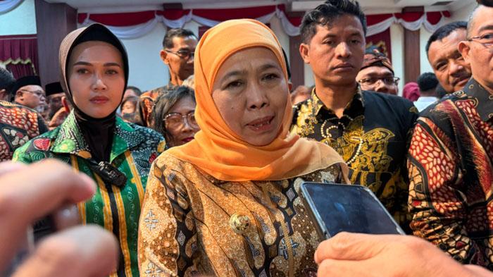 Khofifah-Indar-Parawansa-menegaskan-mayoritas-anggaran-yang-disimpan-di-bank-adalah-dana-silpa.jpg