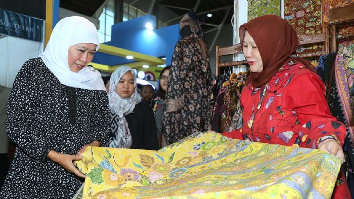 Khofifah-Indar-Parawansa-meninjau-Jatim-Fest.jpg