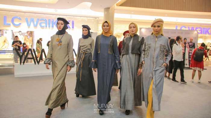 Koleksi-Urban-Milenial-karya-desainer-Titien-Soedarsa-ada-model-gamis-dan-two-pieces-ready-to-wear.jpg