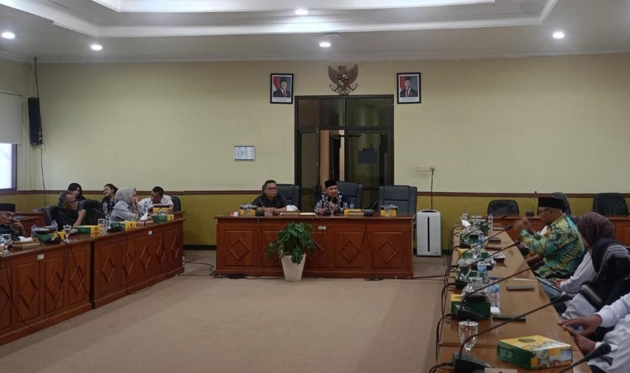 Komisi-A-DPRD-Sidoarjo-bersama-Dinas-PMD-Sidoarjo.jpg