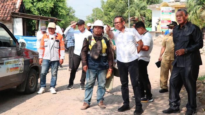 Komisi III DPRD Gresik Sidak Pengerjaan Ruas Jalan di Gresik Selatan, Begini Hasilnya