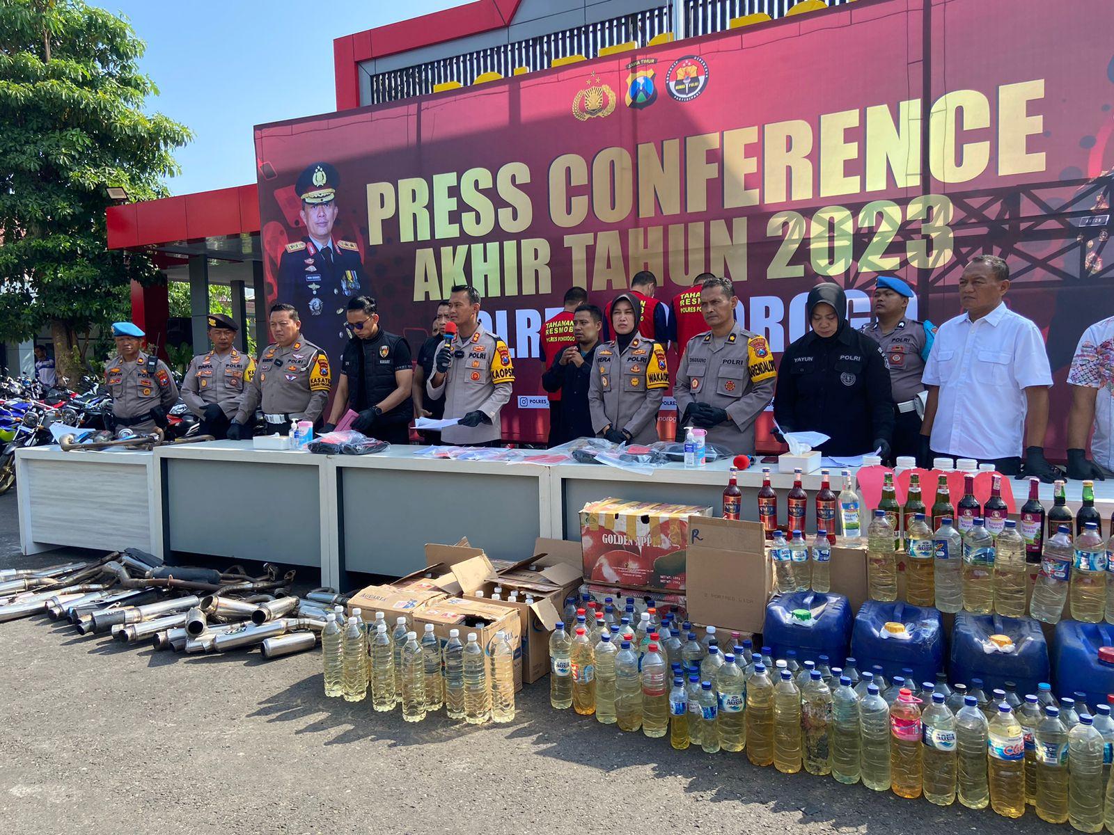 Uang Rp 100 Juta Emak-emak di Ponorogo Hilang dalam 1 Jam, Tertipu Komplotan Pengganjal ATM