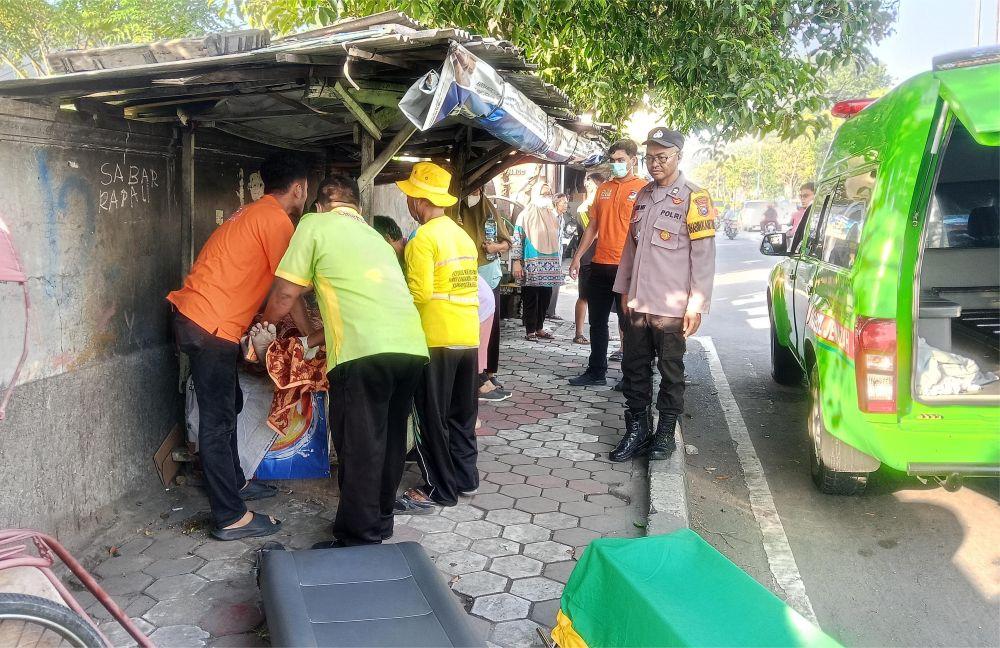 Heboh Tukang Becak Ditemukan Tak Bernyawa di Tepi Jalan di Gresik, Polisi Beber Penyebabnya
