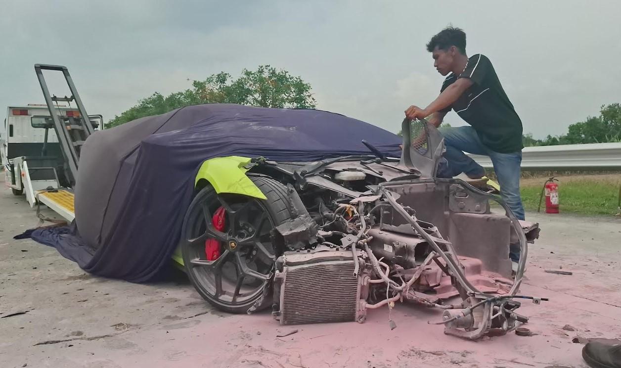 jatim/Kondisi-Mobil-Lamborghini-yang-terlibat-kecelakaan-di-Tol-Jombang-Mojokerto.jpg