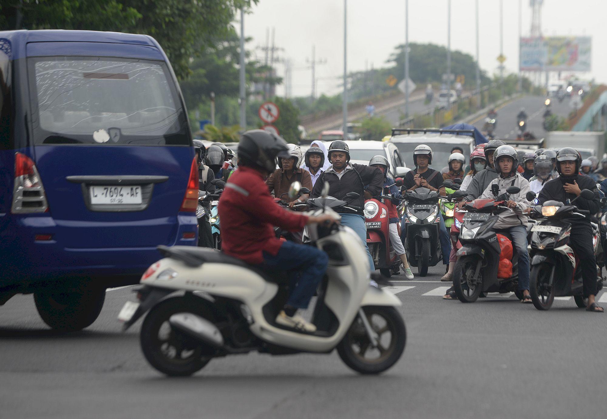 Kondisi-arus-lalu-lintas-di-flyover-Jl-Pasar-Kembang-Surabaya-yang-mulai-normal.jpg