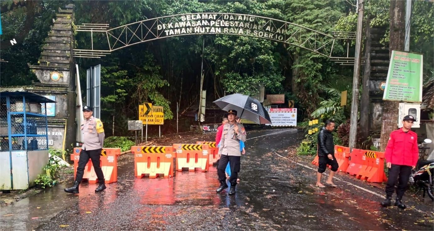 Kondisi-jalur-Pacet-Cangar-di-Rest-Area-Sendi-1-ditutup.jpg