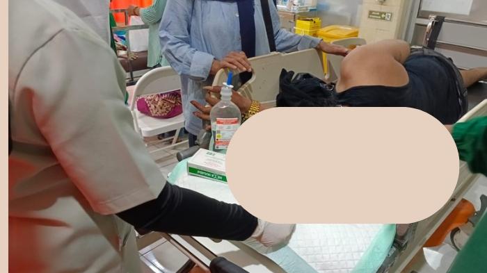 Kondisi-korban-saat-dirawat-di-IGD-RSUD-Waluyo-Jati-Kraksaan-usai-dikeroyok-11-orang.jpg