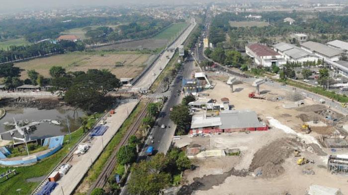 Kondisi-proyek-Flyover-Aloha-yang-masih-dalam-proses-pengerjaan.jpg