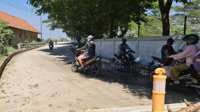 Kondisi-proyek-betonisasi-jalan-Krembung-Mojoruntut-di-Sidoarjo.jpg