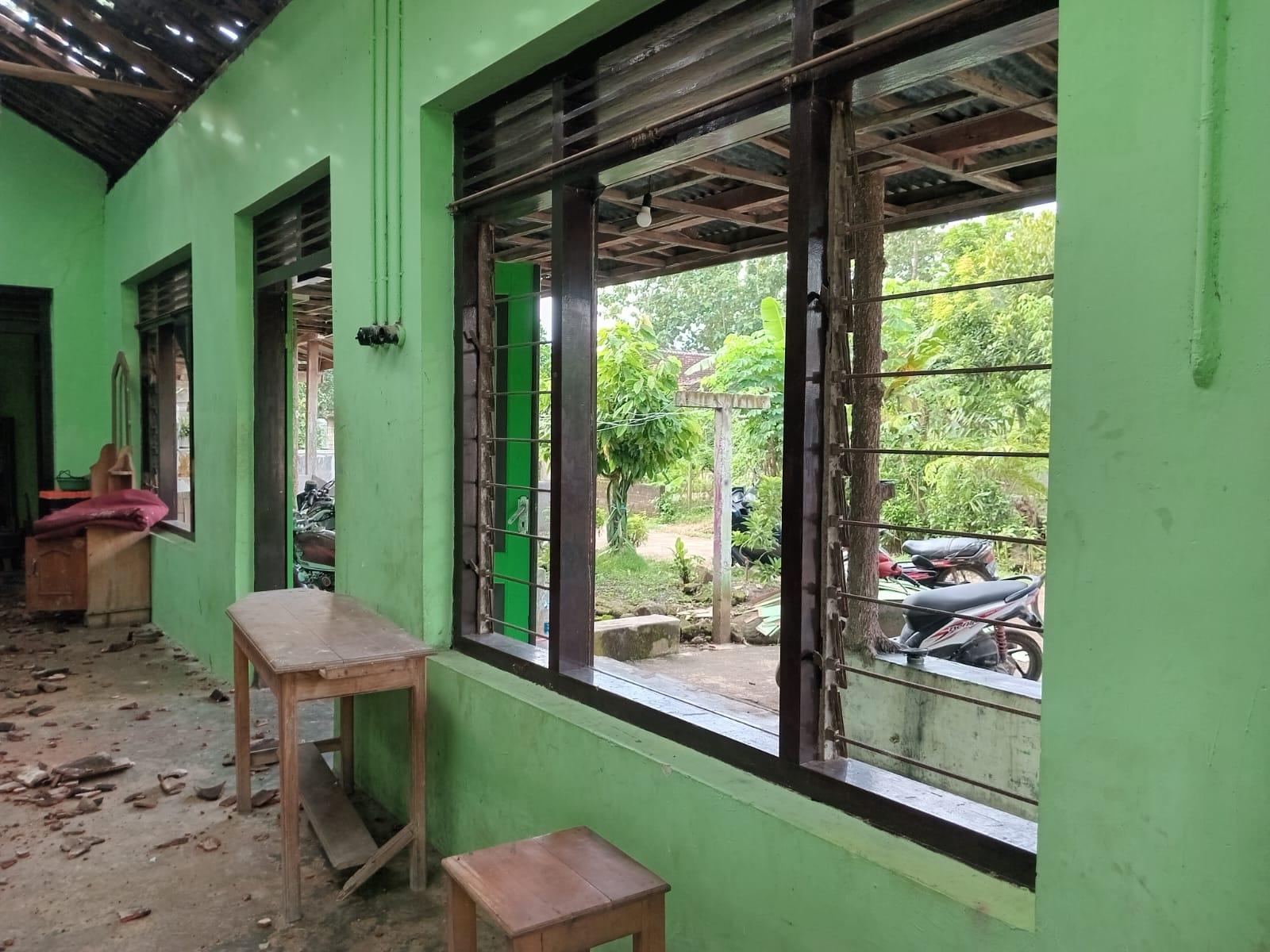 Ledakan Bubuk Mercon di Sutojayan Blitar, Satu Rumah Rusak Parah dan 2 Remaja Luka-luka