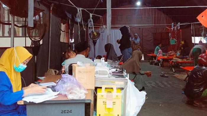 Ruang Rawat Inap Penuh, RSUD Sampang Terpaksa Fungsikan Tenda Darurat untuk Tampung Pasien