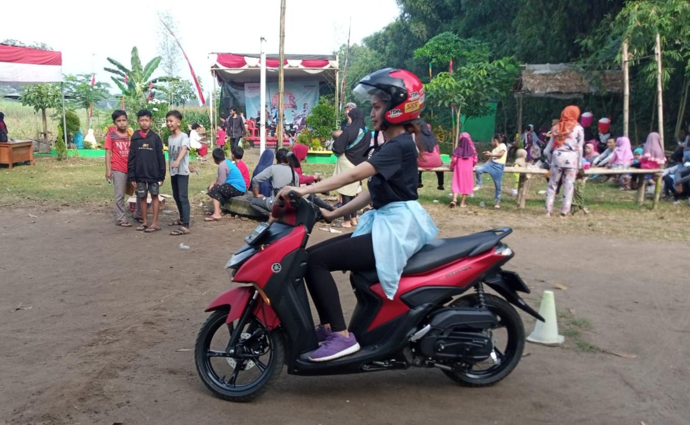 Konsumen-Yamaha-di-Surabaya-saat-menaiki-Yamaha-Gear-125.jpg