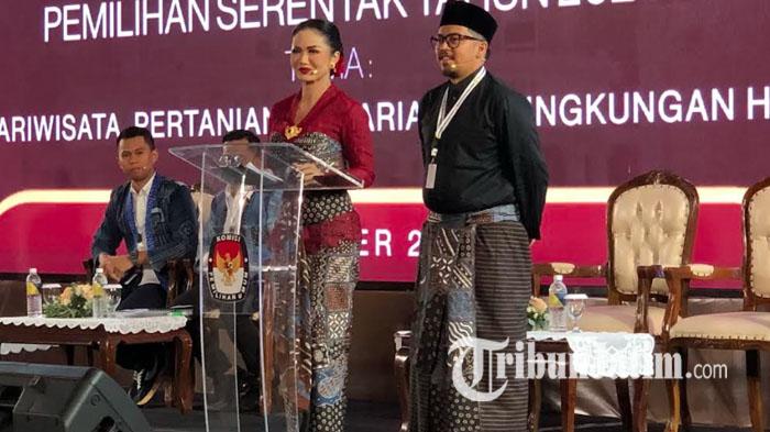 Kris-Dayanti-Kresna-Dewanata-Phrosakh-Krida-mengikuti-debat-perdana-Pilkada-Batu-2024.jpg