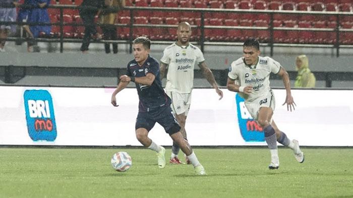 Laga-Arema-FC-vs-Persib-Bandung-di-Stadion-Kapten-I-Wayan-Dipta-Bali1.jpg