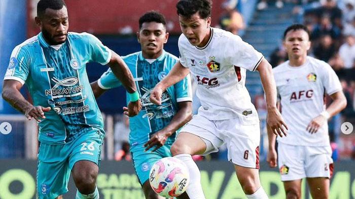 Laga-Persik-Kediri-vs-PSBS-Biak-dalam-laga-pekan-ketujuh-Liga-1-20242025-di-Stadion-Brawijaya.jpg
