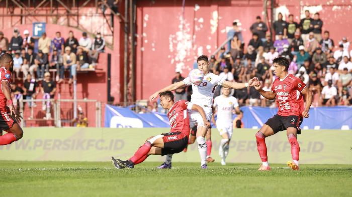 Laga-pekan-pertama-Liga-1-20242025-antara-Persik-Kediri-vs-Bali-United.jpg