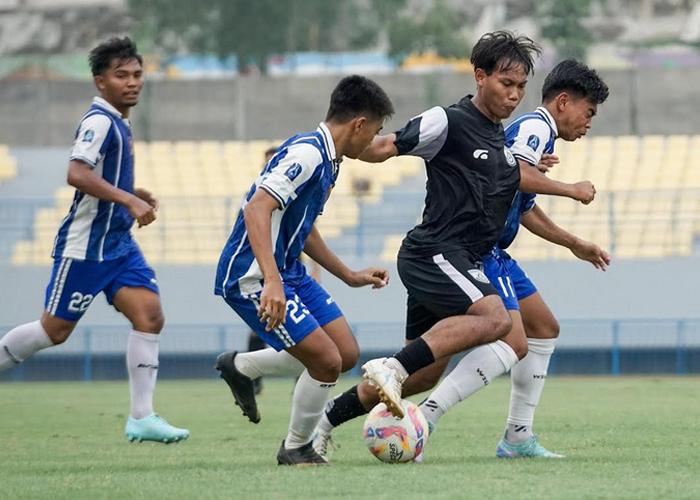 Laga-uji-coba-Gresik-United-vs-Persid-Jember-berakhir-dengan-skor-4-1-untuk-Laskar-Joko-Samudro.jpg