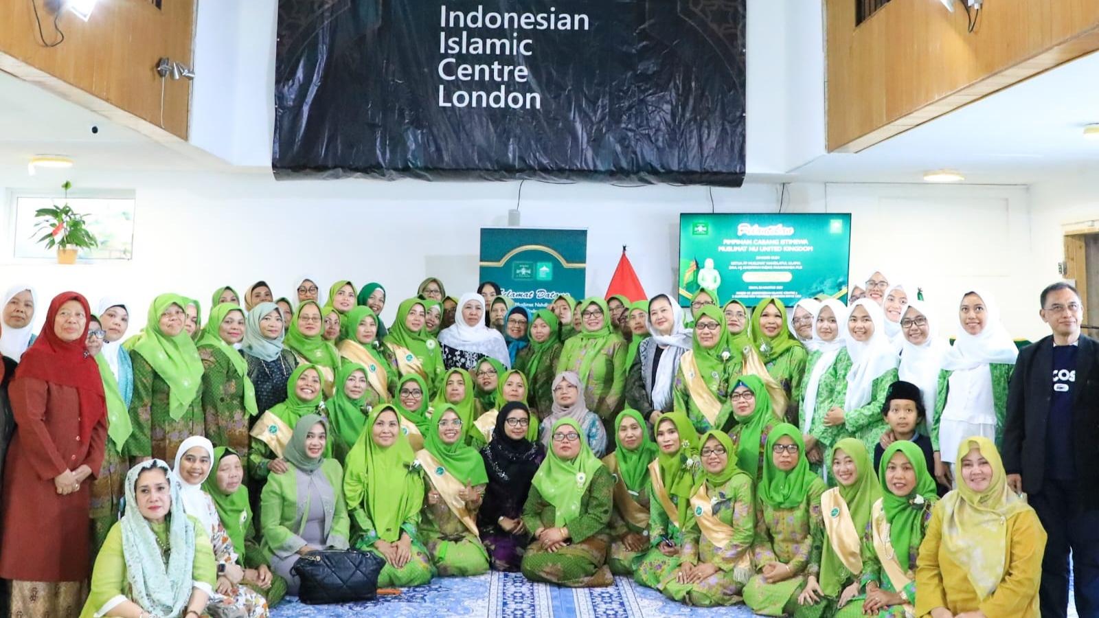 Lantik Pengurus PCI Muslimat NU UK, Khofifah Ajak Ikut Andil Merawat Jagat dan Membangun Peradaban