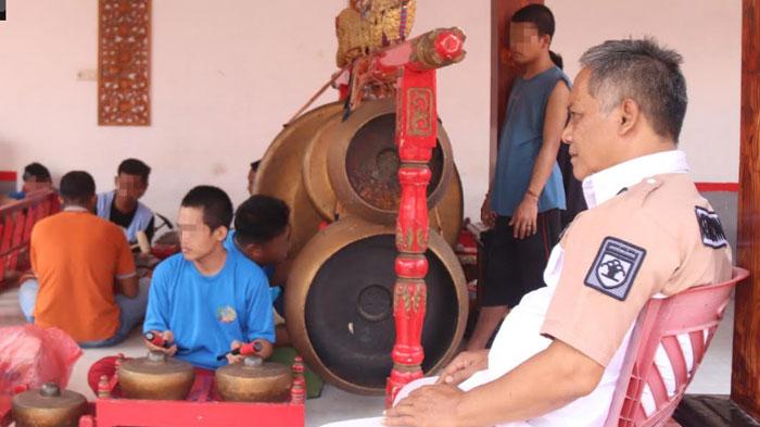 Lapas-Kediri-Gelar-Pelatihan-Seni-Gamelan-Bagi-Para-Warga-Binaan.jpg