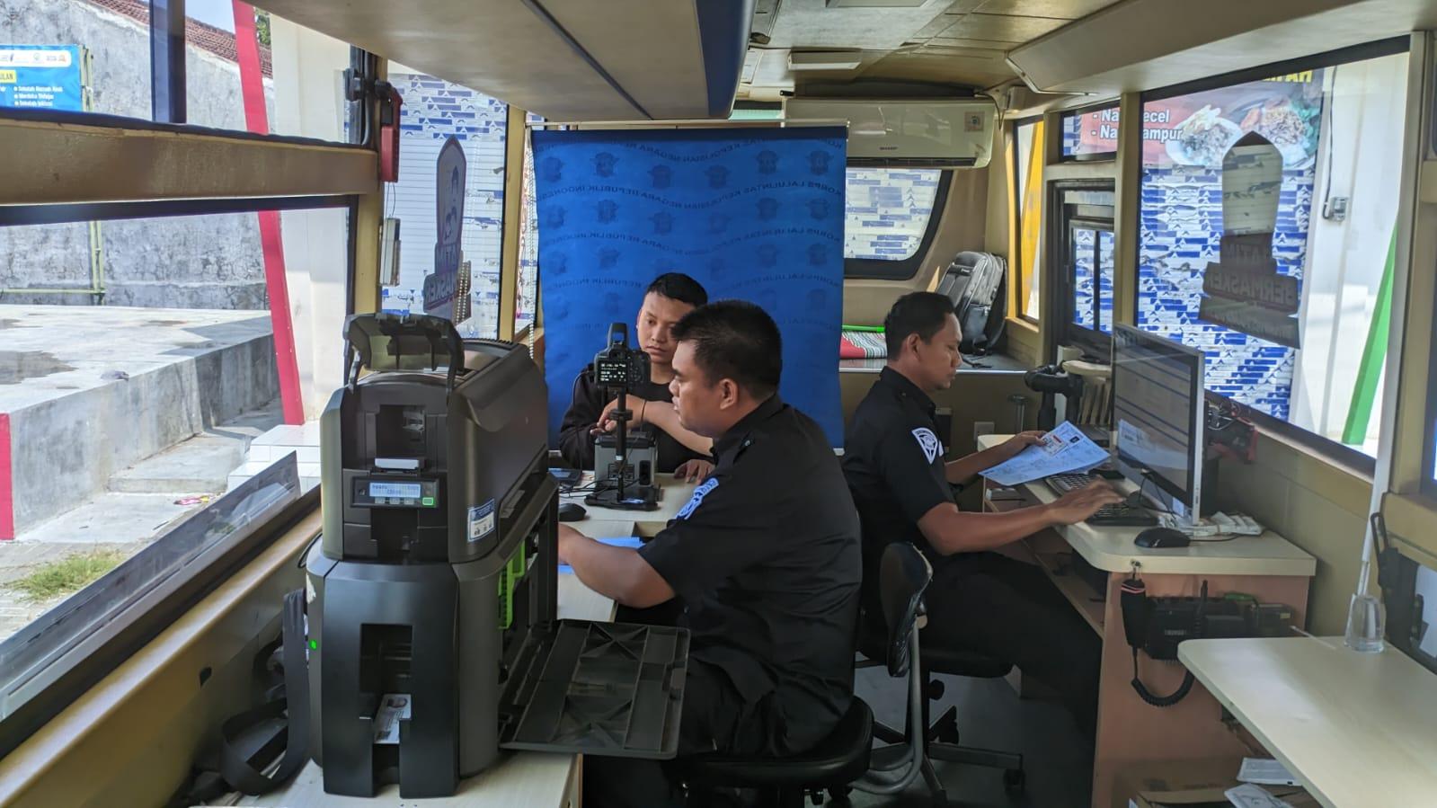 Layanan-Bus-SIM-kelilingdi-gresik.jpg