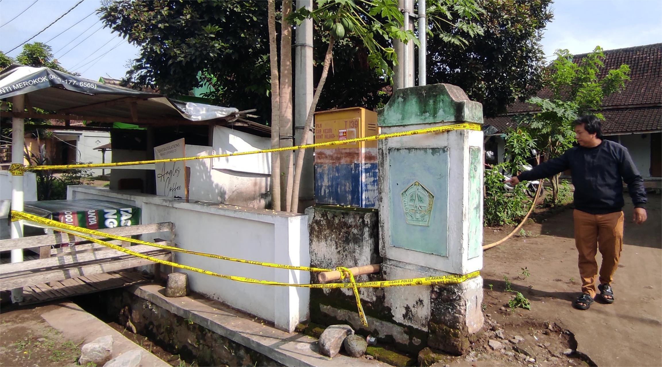 BREAKING NEWS: Tragis, Balita Blitar Tewas Tersengat Listrik di Rumah, Kotak Gardu PLN Tak Terkunci