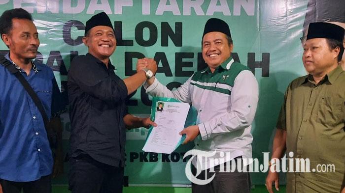 Diantar Relawan, Trijanto Daftar sebagai Bakal Calon Kepala Daerah Pilkada Blitar 2024 di Dua Partai