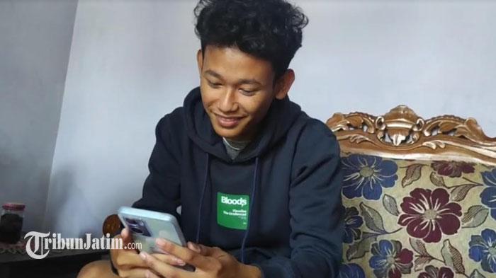 MAH-Pemuda-Madiun-yang-sempat-berinteraksi-dengan-hacker-Bjorka.jpg