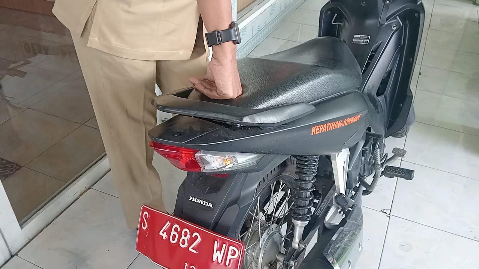 MOTOR-KADES-Kepala-Desa-Kepatihan-Kecamatan-Jombang-Erwin-Pribadi.jpg