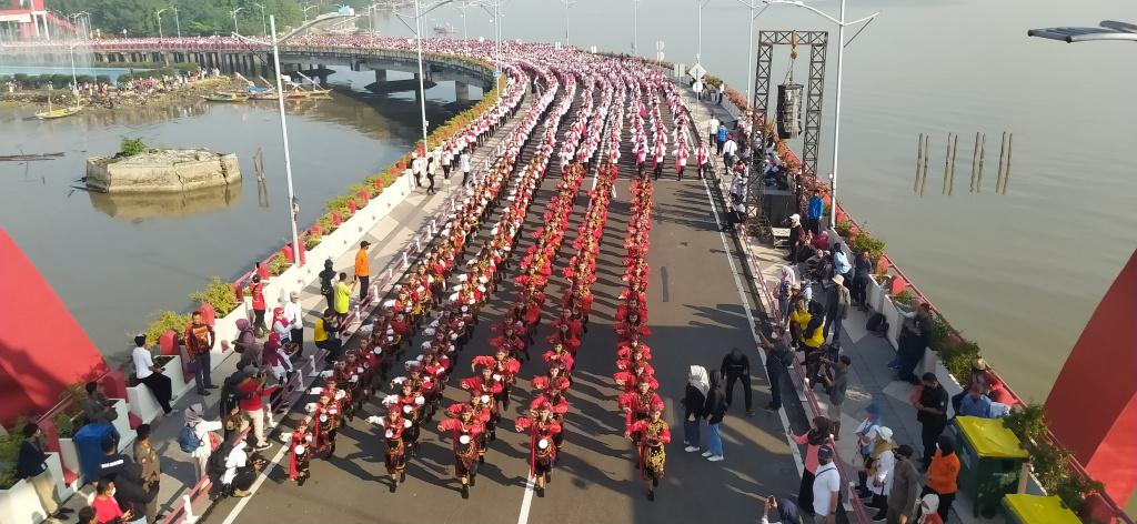 Tari Remo Massal Pelajar se-Surabaya Pecahkan Rekor MURI, Cak Eri: Jangan Sampai Anak Cucu Kita Lupa