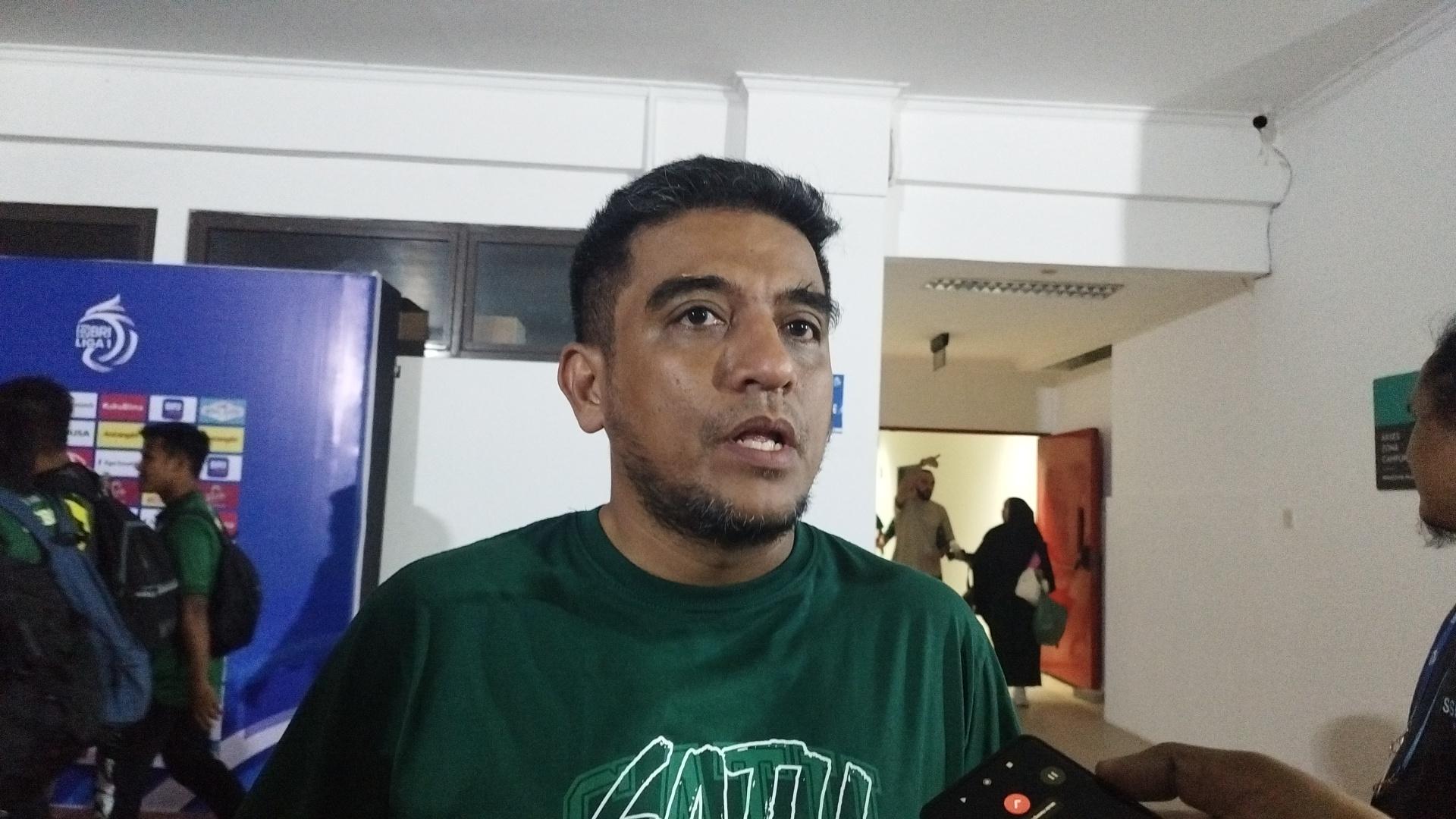 Manajer-Persebaya-Yahya-Alkatiri-di-Stadion-GBT-Sabtu-1282023.jpg