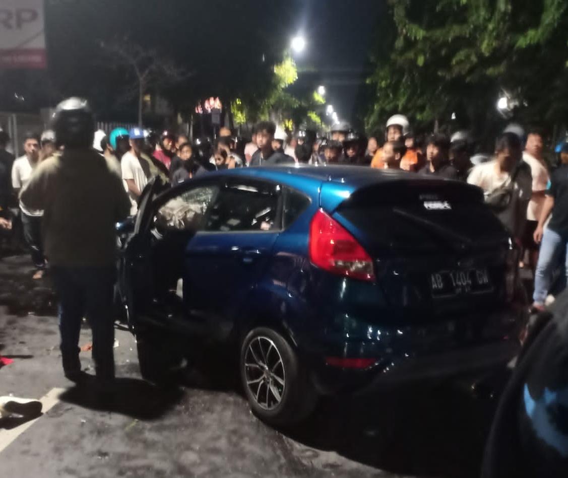 Kecelakaan Maut Mobil Ford yang Tabrak Gerobak Sampah di Surabaya, 1 Tewas, Pulang Pesta Miras